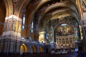 intérieur de la basilique Ste-Thérèse